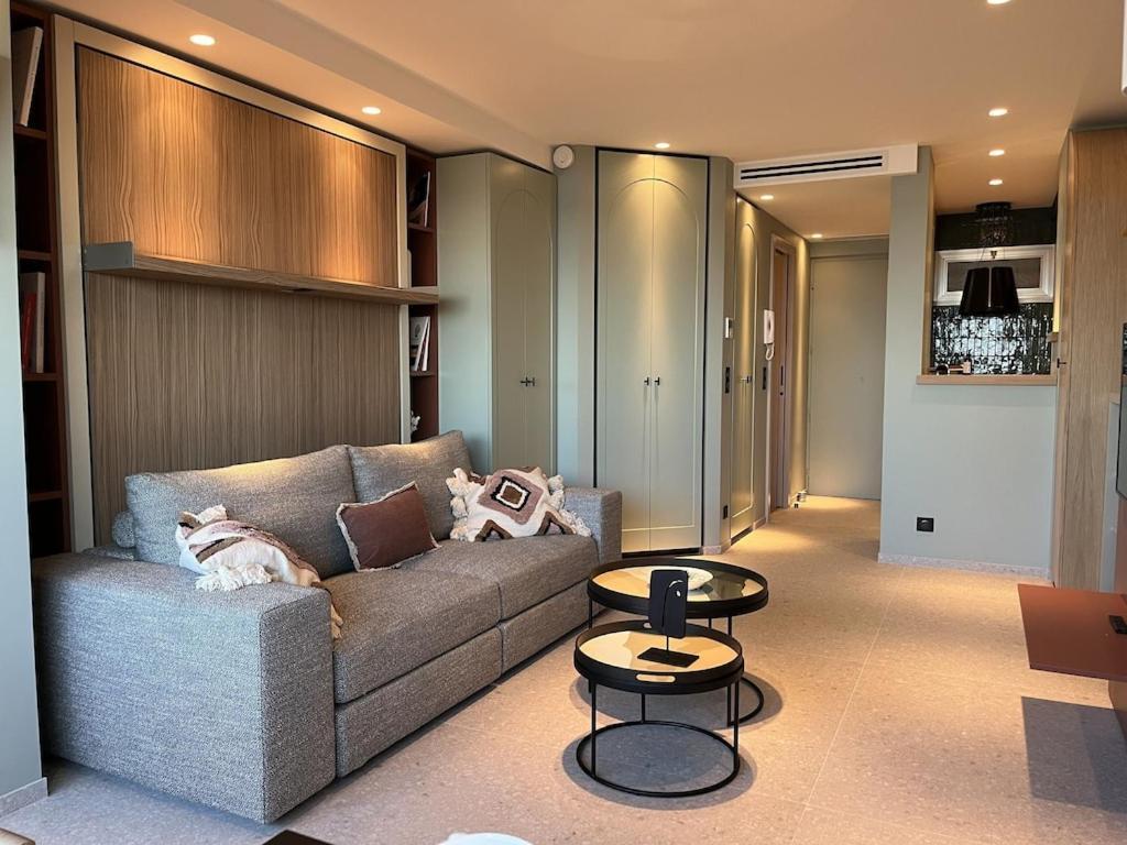Luxurious On The Apartment