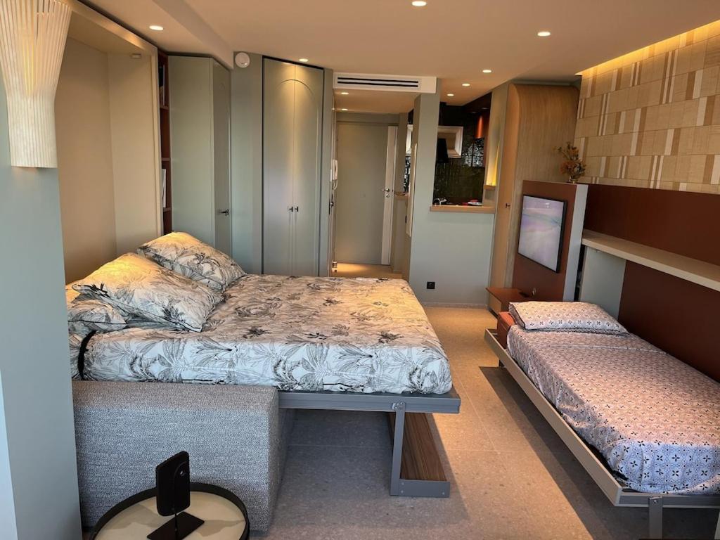 Luxurious On The Apartment *